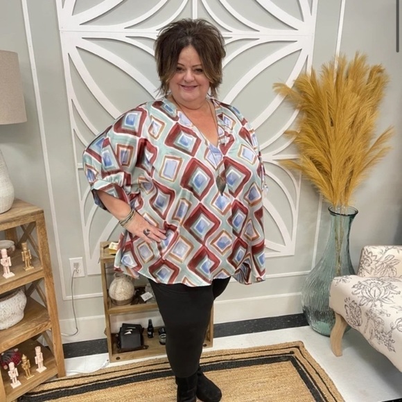 Entro Watercolor Diamond Oversized Blouse - Picture 6 of 9